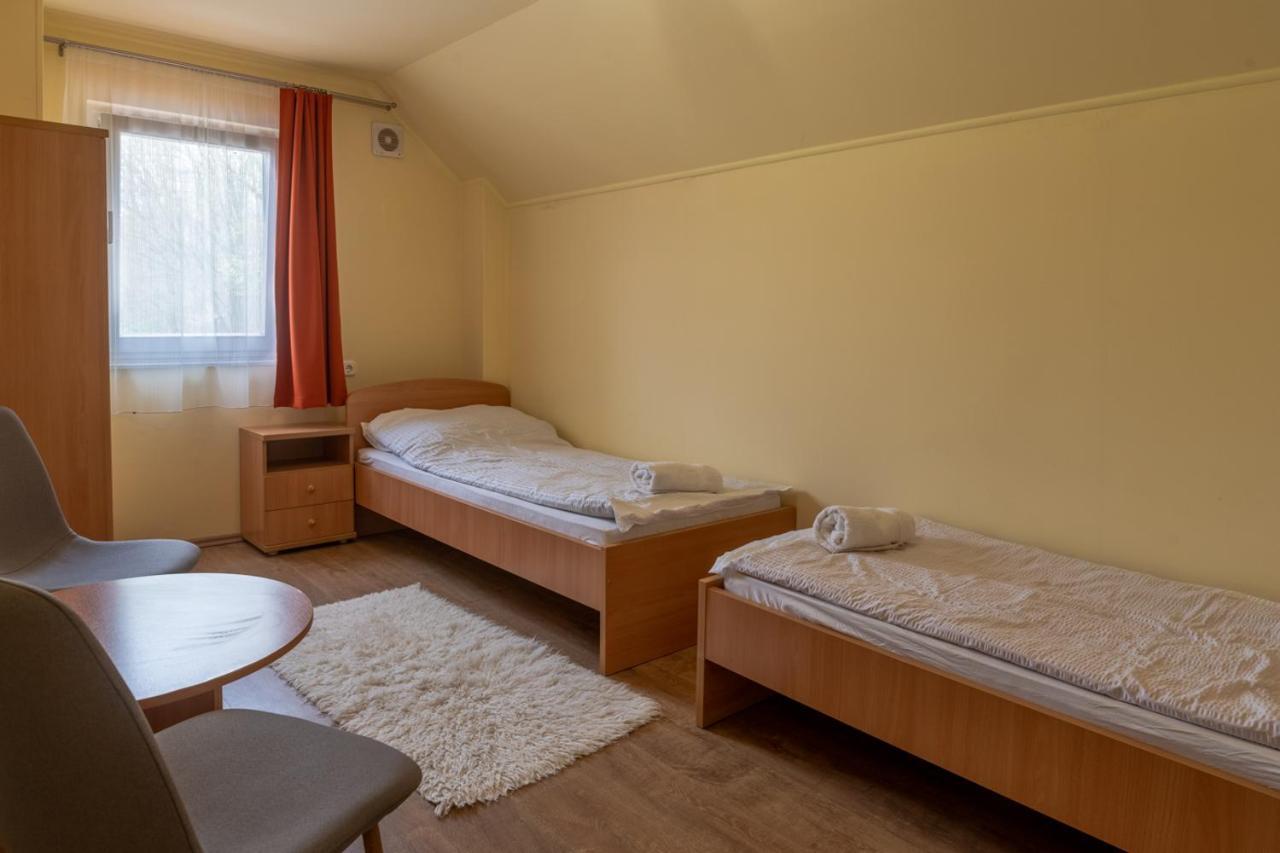 Kiraly Lovastanya Panzio Bed & Breakfast Janoshalma Exterior foto